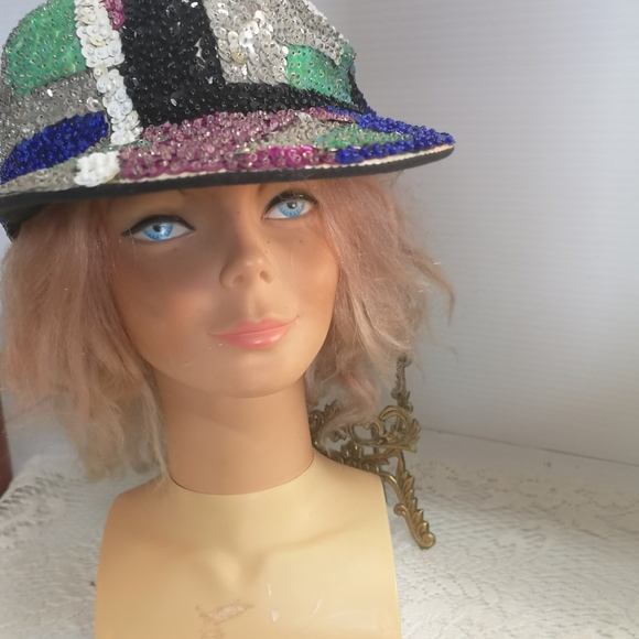 Sequins Ball Cap. - Picture 2 of 3